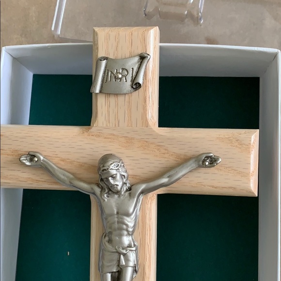 Jeweled Crucifix - Picture 2 of 4